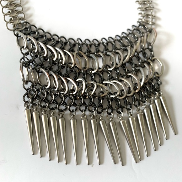 Statement chainmail silver tone necklace - Picture 2 of 2